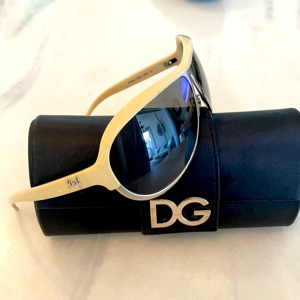 Dolce and Gabbana Sunglasses. Vintage aviator style. - Picture 1 of 9